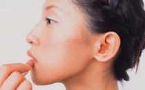 枕套是粉刺的元兇之一