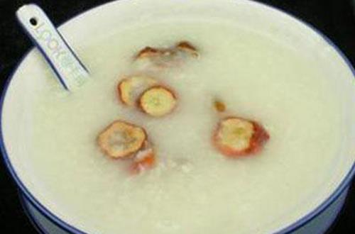 食山楂粥可預(yù)防心絞痛
