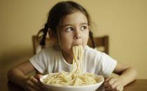 吃飯狼吞虎咽危害大 細嚼慢咽好處多