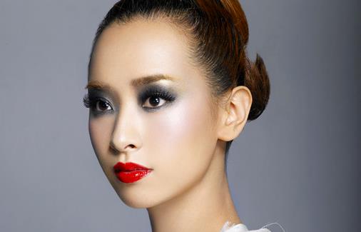 告別尷尬妝容5大禁忌!