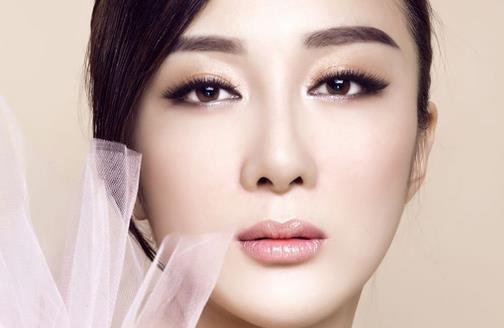 小眼睛怎么破？一支眼線拯救