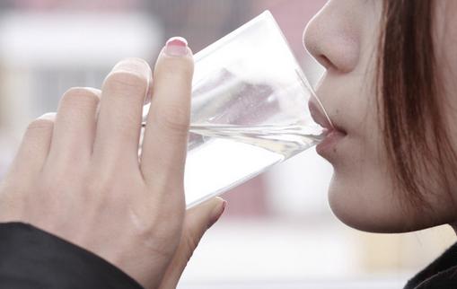 白領(lǐng)辦公室最佳飲水排毒法