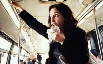 公交車上吃早餐 當心營養不良