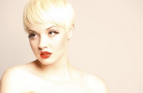 遮瑕三步驟 打好底妝讓黑眼圈“藏”起來