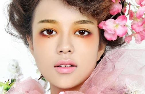 避免8個化妝誤區，不要完美變假臉