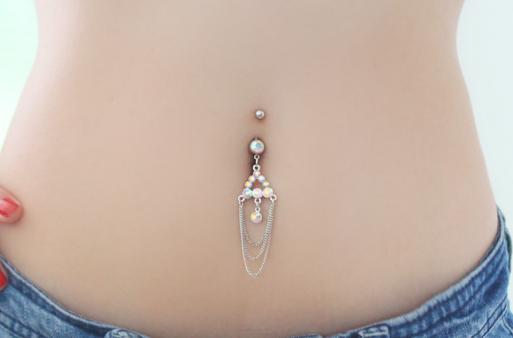 愛(ài)美女性穿臍環(huán)還須謹(jǐn)慎