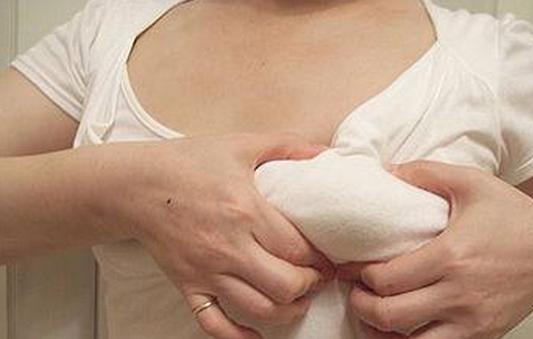 乳頭擠出來的不是性感 而是乳頭溢液