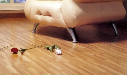 地板的清洗方法:地板油漬如何清洗?