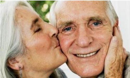 愛美老人如何“吃去”老年斑？