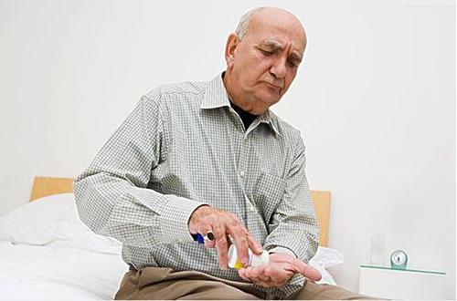 老人為什么會出現(xiàn)尿血