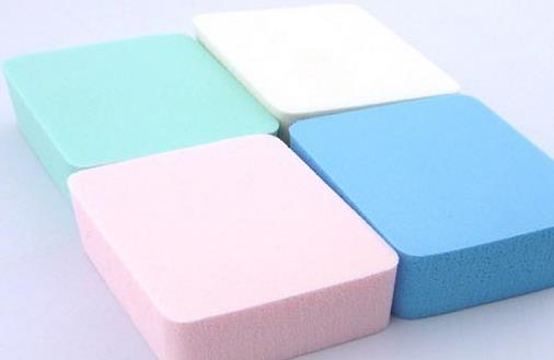 巧用粉撲打造情人節完美妝容