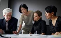 職場(chǎng)新人如何主動(dòng)出擊示好？