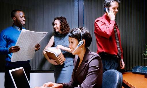 同事之間的相處之道:與同性相依相助