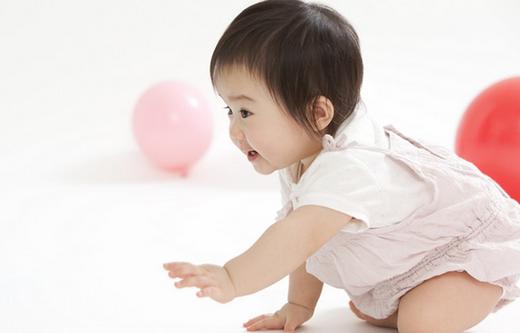 寶寶學爬行的好處和方法