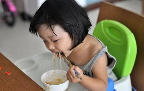 研究發現左撇子兒童易心理失衡