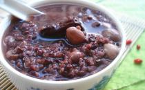 如何做養(yǎng)生的黑米粥？