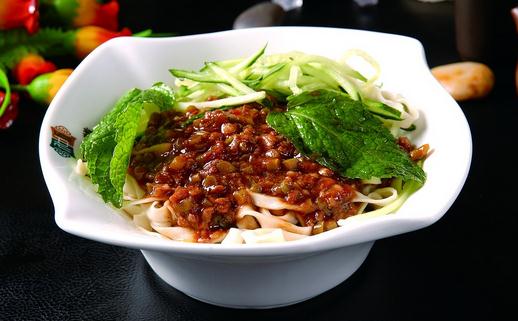 夏季如何做一碗美味炸醬面?