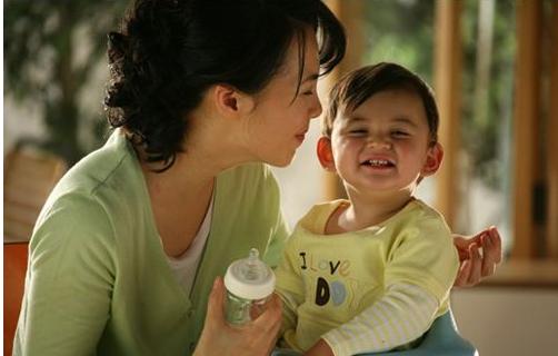 哺乳媽媽給寶寶斷奶需要注意哪些問題