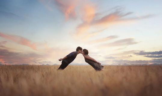 在“昏暗”的環境約會距離會更近