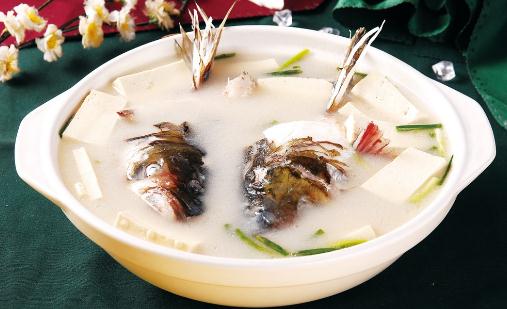 魚頭燉豆腐營養加倍哦！