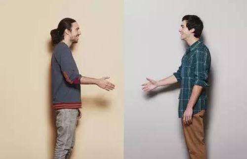 從男人的肢體語言看穿男人內(nèi)心