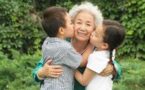 如何說服固執的老人