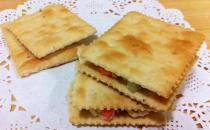 金槍魚(yú)夾心餅干的做法