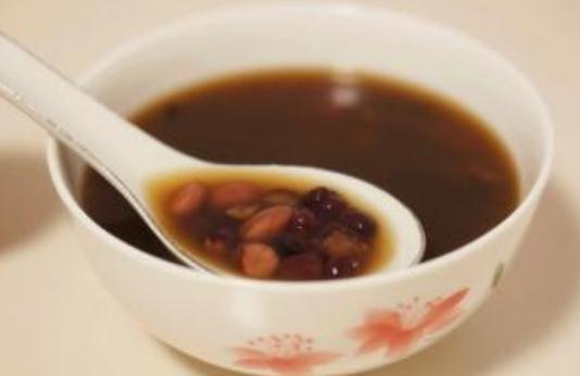 手腳冰涼的人可以多喝三紅湯