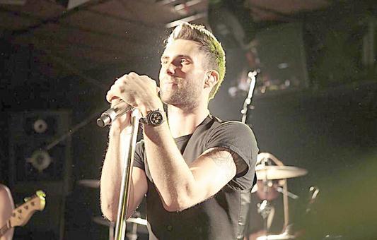 如何克服舞臺演唱的緊張感