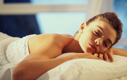 女人睡覺(jué)牢記5點(diǎn)不再衰老