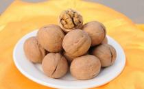 多吃核桃的好處：吃核桃促進(jìn)心臟健康