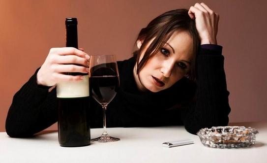 女人抽煙又喝酒？對卵子危害大！