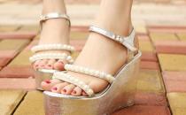 產后足跟疼試試坡跟鞋