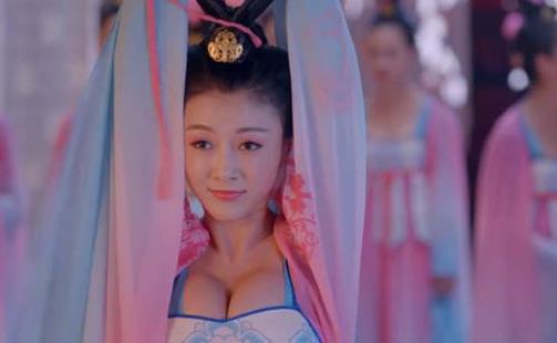 胸器爆乳滿大街 沒有紙巾擦鼻血的唐朝宅男如何是好