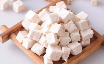 【茯苓】茯苓的功效與作用及食用方法_土茯苓藥用價值_茯苓粉怎么吃 【茯苓】茯苓的功效與作用及食用方法_土茯苓藥用價值_茯苓粉怎么吃