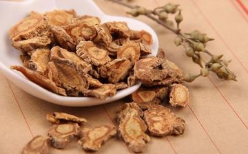 【防風】防風的功效和作用_防風的藥用價值和副作用_防風的用法 【防風】防風的功效和作用_防風的藥用價值和副作用_防風的用法