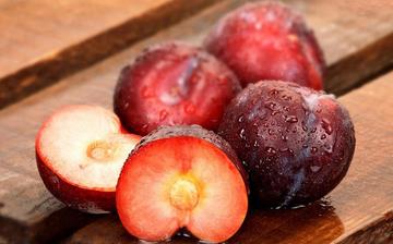 【李子】李子的功效與作用_李子上火嗎_李子怎么吃_李子是什么 【李子】李子的功效與作用_李子上火嗎_李子怎么吃_李子是什么