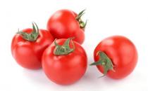 毛孔粗大多吃番茄！