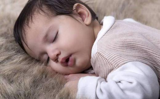 寶寶趴著睡有啥好處?