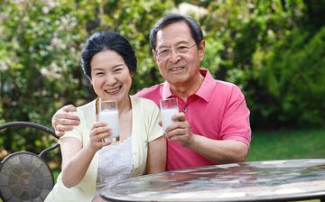 【中老年奶粉】中老年奶粉的營養價值_中老年奶粉的功效和作用_什么牌子的中老年奶粉好 【中老年奶粉】中老年奶粉的營養價值_中老年奶粉的功效和作用_什么牌子的中老年奶粉好