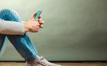 常玩手機眼睛不適怎么辦？