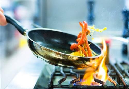 這些炒菜壞習(xí)慣會致毒！