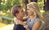 從男人的擁抱方式看出他的內(nèi)心