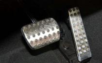 如何防止錯把油門當剎車