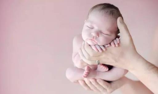 寶寶先天性上瞼下垂的病因