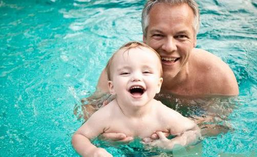 如何給寶寶進行手部按摩