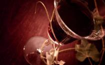 沒(méi)有開瓶器怎么開紅酒