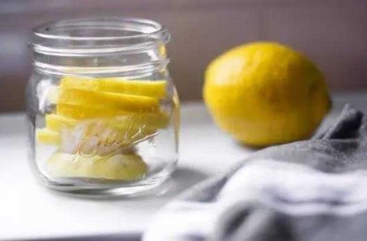 檸檬泡水讓你又美又健康