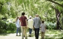 老年人早起晨練切忌空腹運動！