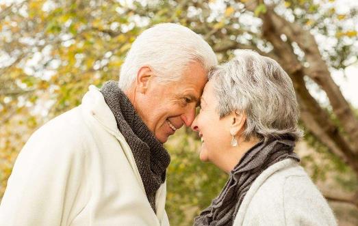 老人身體發熱該如何護理